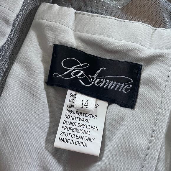La Femme Formal Gown 3/4 Sleeves Silver Embroidered Mesh A-Line Size 14 NWT - Picture 11 of 13